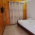 Skenderi Σαράντα